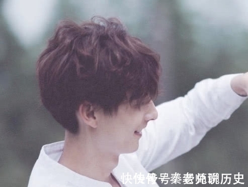 bilingbiling|最近“春天到了”情头:以前想要仗剑天涯,现在只想和你一起刷牙