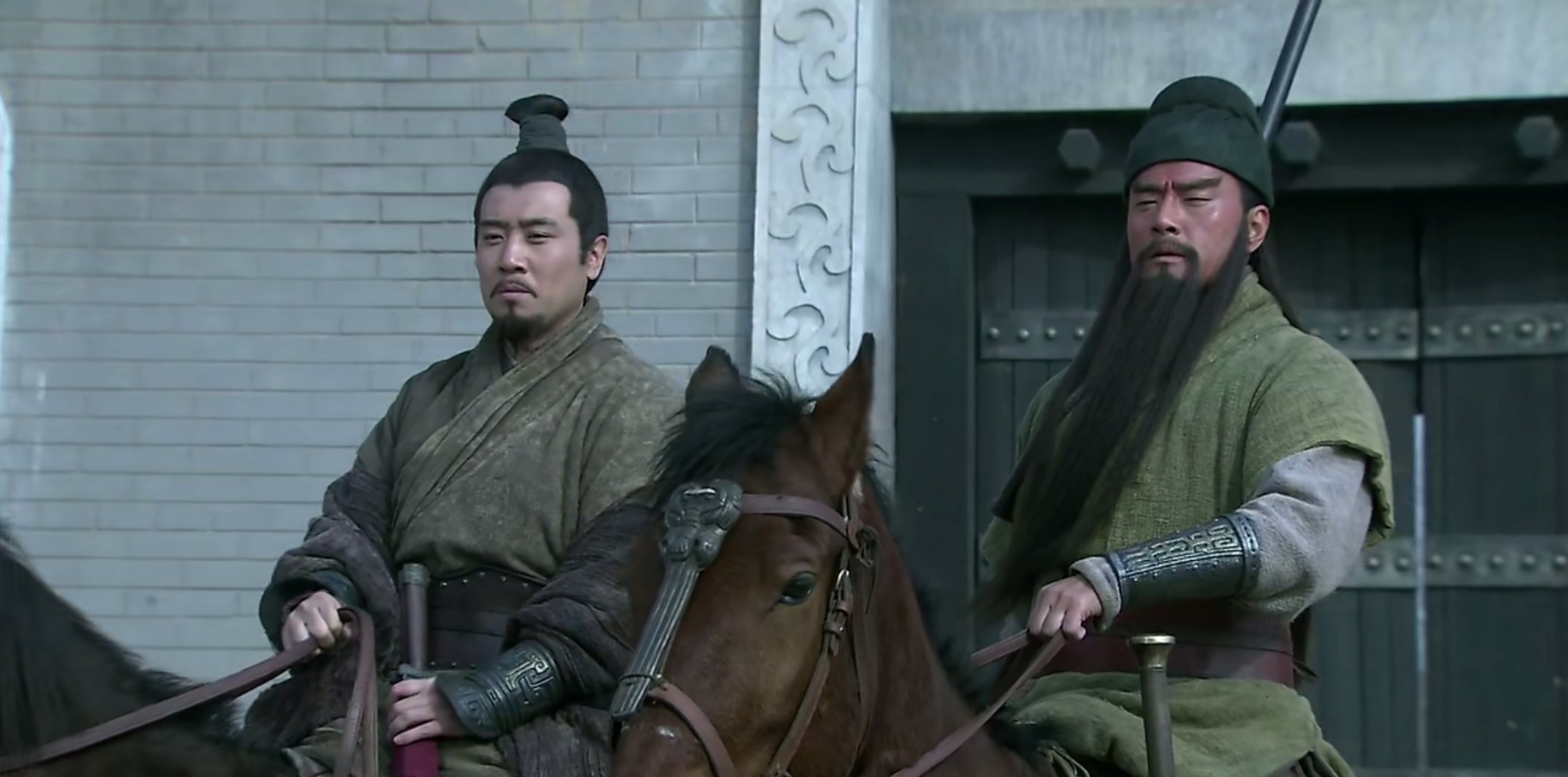 追杀|三国演义05曹操追杀董卓,但是吕布却很难对付,曹操怎么办