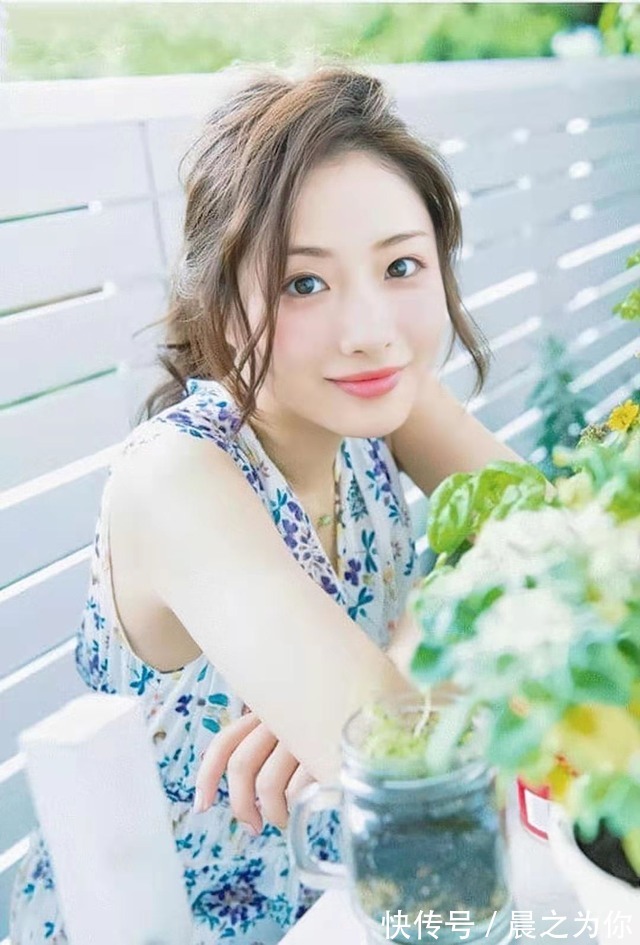 秘诀|日本53岁“童颜魔女”，53岁像20一样0皱纹，保养秘诀与瑜伽有关