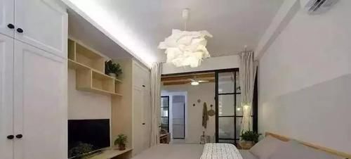 收纳|65㎡小户型客厅加隔断,超强空间利用率,素白雅致,仿佛多套房