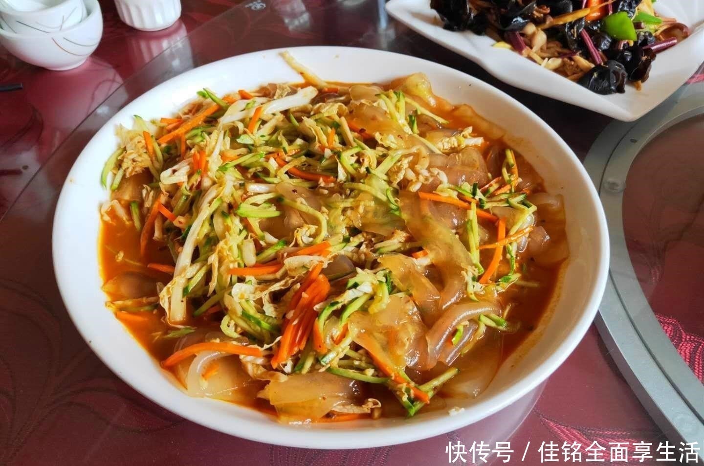 锅包肉|假期,请南方同学吃饭,10个人8道菜,同学北方菜都这么硬吗