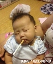 宝宝|熊爸爸带孩子: 当宝宝穿上熊爸爸的衣服之后,还是有模有样的