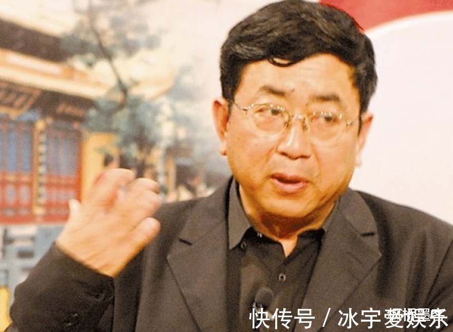 余秋雨#著名学者易中天多次批评余秋雨,文人相轻余秋雨我不认识他