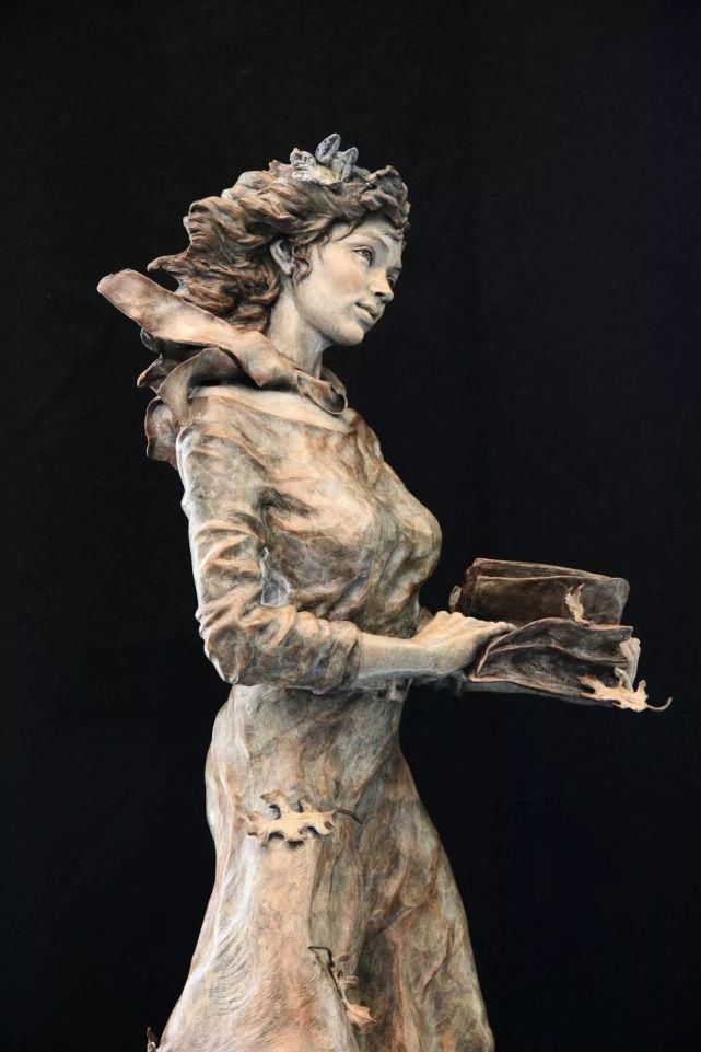 vega@被公认最具大师潜质的美女雕塑家,人体作品生动又别出心裁!