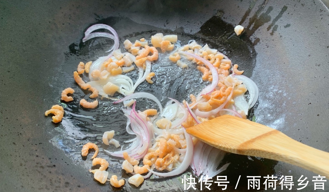 海鲜搭配粉丝一起烹饪，味道太赞了，大人孩子都说好吃！