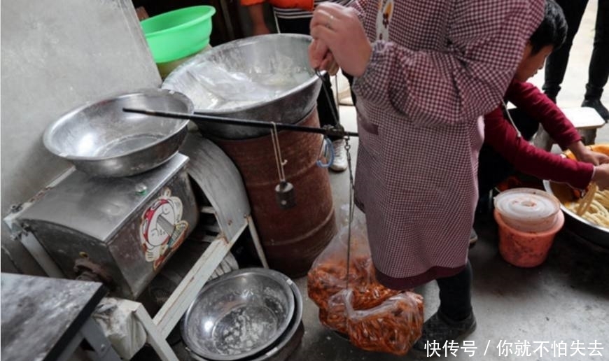 辣条制作的全过程,并不是我们想象的那么脏,看了想马上来一根