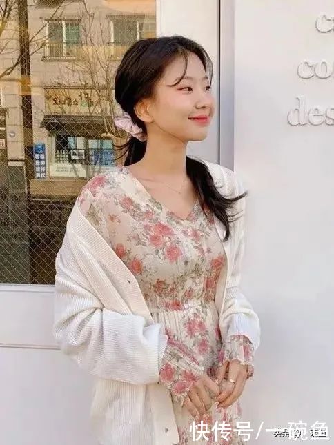 今春爆流行的“薄外套”，有这4件就够！30个穿搭模板，好看