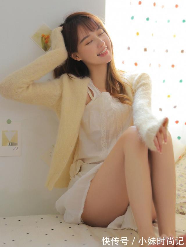 女人|白色毛衣可以内搭连衣裙,莫名的温柔感让女人散发么人气息