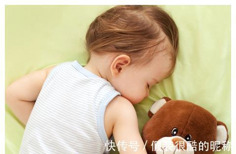 固定量|八分饱更有利宝宝脑发育,喂养过量反而有害,三个表现就是信号