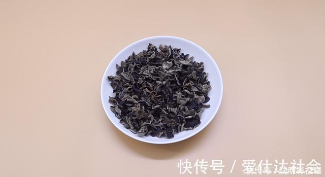 回家|白糖和洗衣粉放一起，作用花钱难买，可惜今天才学到，回家试一试