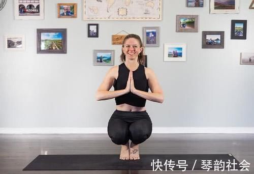 臀部|一个不太常见的瑜伽体式，挑战核心和手臂力量，你解锁了吗