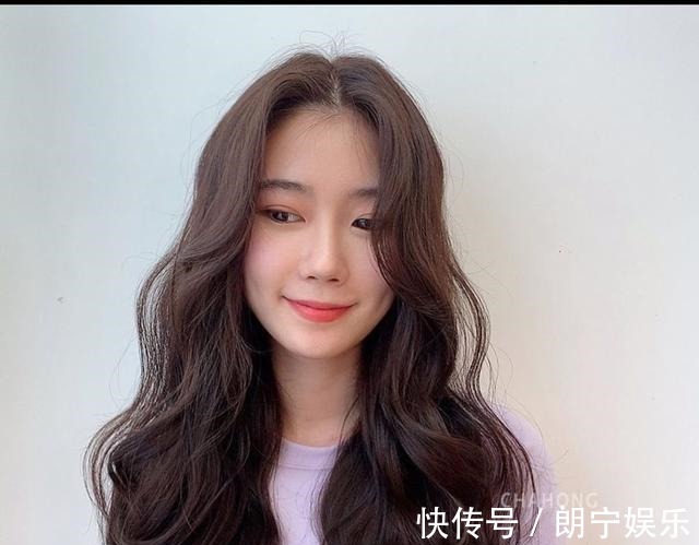 小卷 新时尚发型17款送给大家,越看越完美,蓬松时尚显高级!