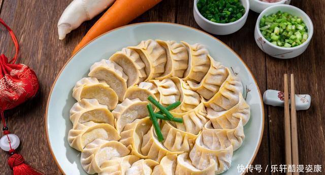 煮冻饺子，最忌水开再下锅，牢记这3点，饺子不露馅不破皮