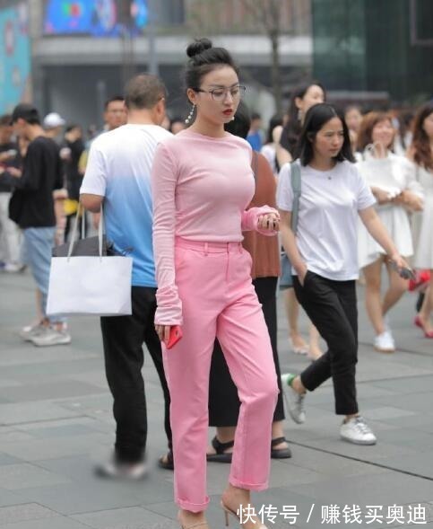 雅致 减龄雅致的裤装穿搭,粉色系搭配气质女生都喜欢!