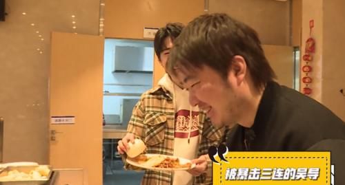 宋亚轩广电食堂吃自助餐，吃肉怕浪费，拿了两个大馒头：山东人最爱