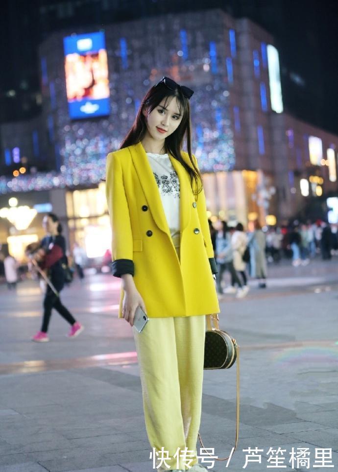黑丝|美女穿职业装配上高跟黑丝,尽显职场女性性感魅力