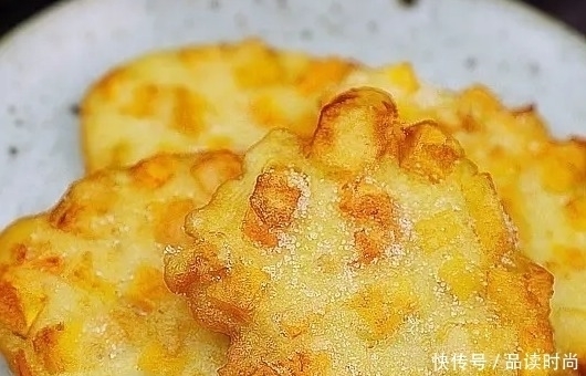 红薯别再烤着吃了,简单做个红薯饼,外酥里嫩,既是零食也是早餐