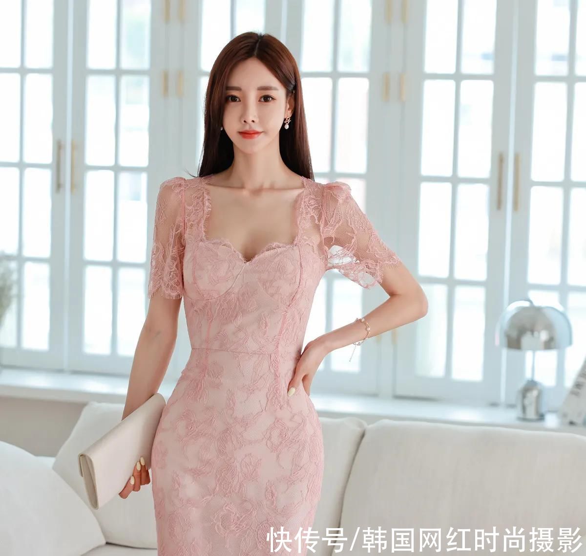 膝裙|女神孙允珠高清时尚搭配（256）：彩卷浪花粉蜜清新浮雕及膝裙