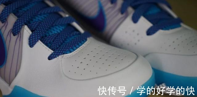 zk4 同为减配的ZK Protro系列 谁更配得上顶级后卫实战鞋!