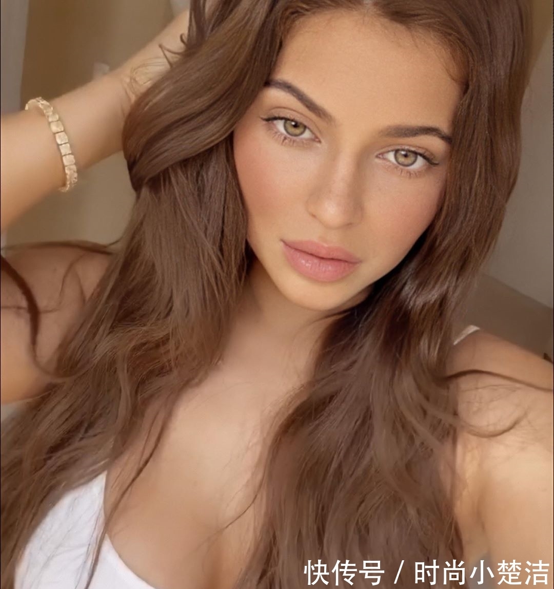 高跟鞋|凯莉·詹娜(Kylie Jenner)的波西米亚风头发将你带回90年代?