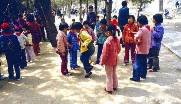 冰棍|老照片：记忆中的80年代，路边的小吃摊很干净，冰棍很便宜