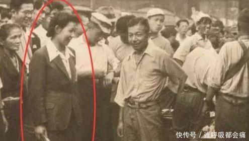 世上|世上最牛女黑帮老大,相貌惊艳,上位后曾手持AK血洗数个帮派