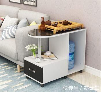 老师傅|越来越多人家里不买茶几，他们都爱这样布置，难怪老师傅直夸聪明