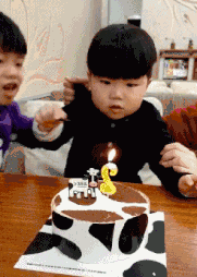 |搞笑GIF:好玩是好玩 就是有点费舌头