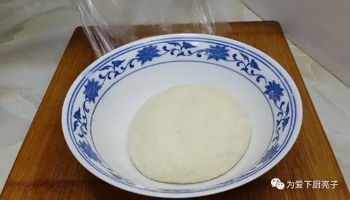 面团|烙饼这样做才好吃，开水一烫，张张柔软又劲道，比手抓饼还好吃