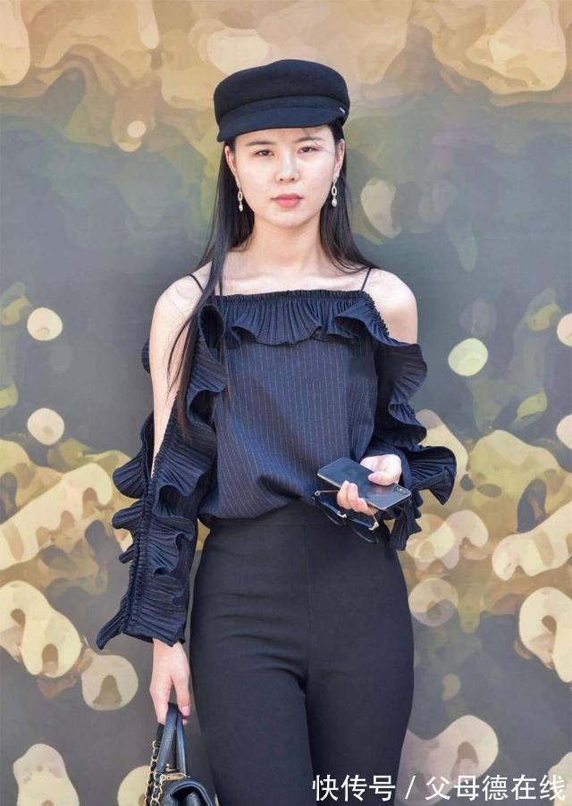 喇叭裤 “黑色喇叭裤”,搭配花边上衣,又酷又飒,性感又时尚气质十足