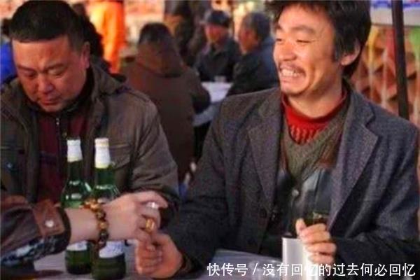 娱乐圈|娱乐圈四大酒仙，吴京27瓶啤酒没反应，最后一位被称啤酒喝不醉