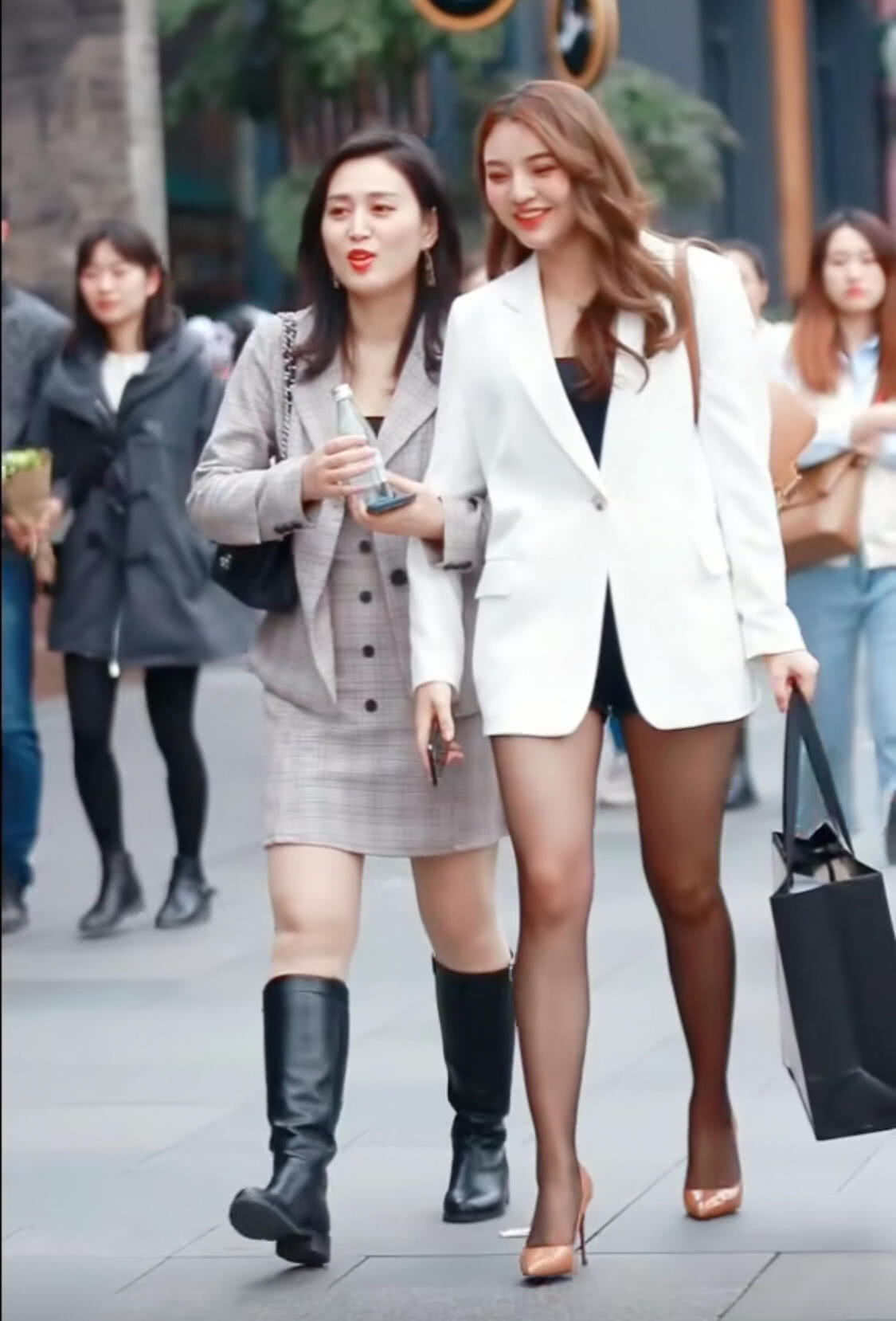 筷子腿 吹爆一双网红“流金鞋”,可盐可甜能撩人,穿出特长筷子腿没问题