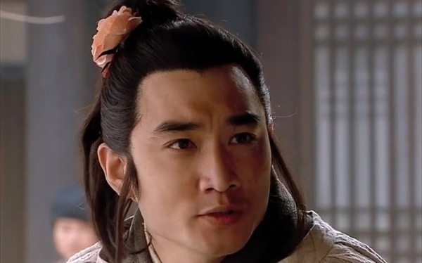 厉天闰$此人手持长枪,对抗梁山二十三将,斩杀五虎将八虎骑各一人