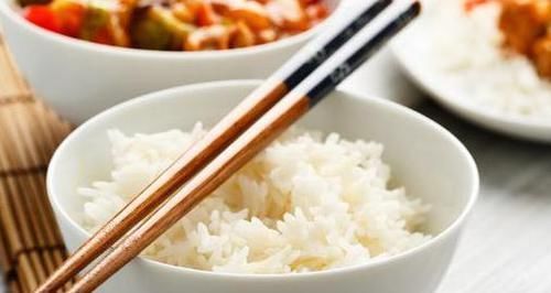 炒粉丝时，焯水后直接炒是不对的，多加一步，粉丝根根分明不结团