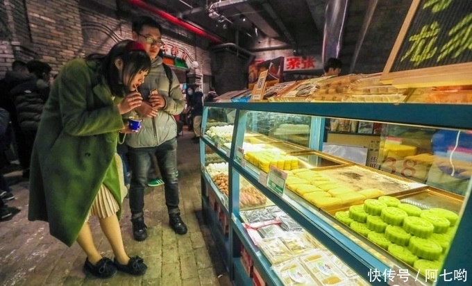 二十多年的“鬼市”搬进王府井,这儿有烟火气十足的老北京夜生活!