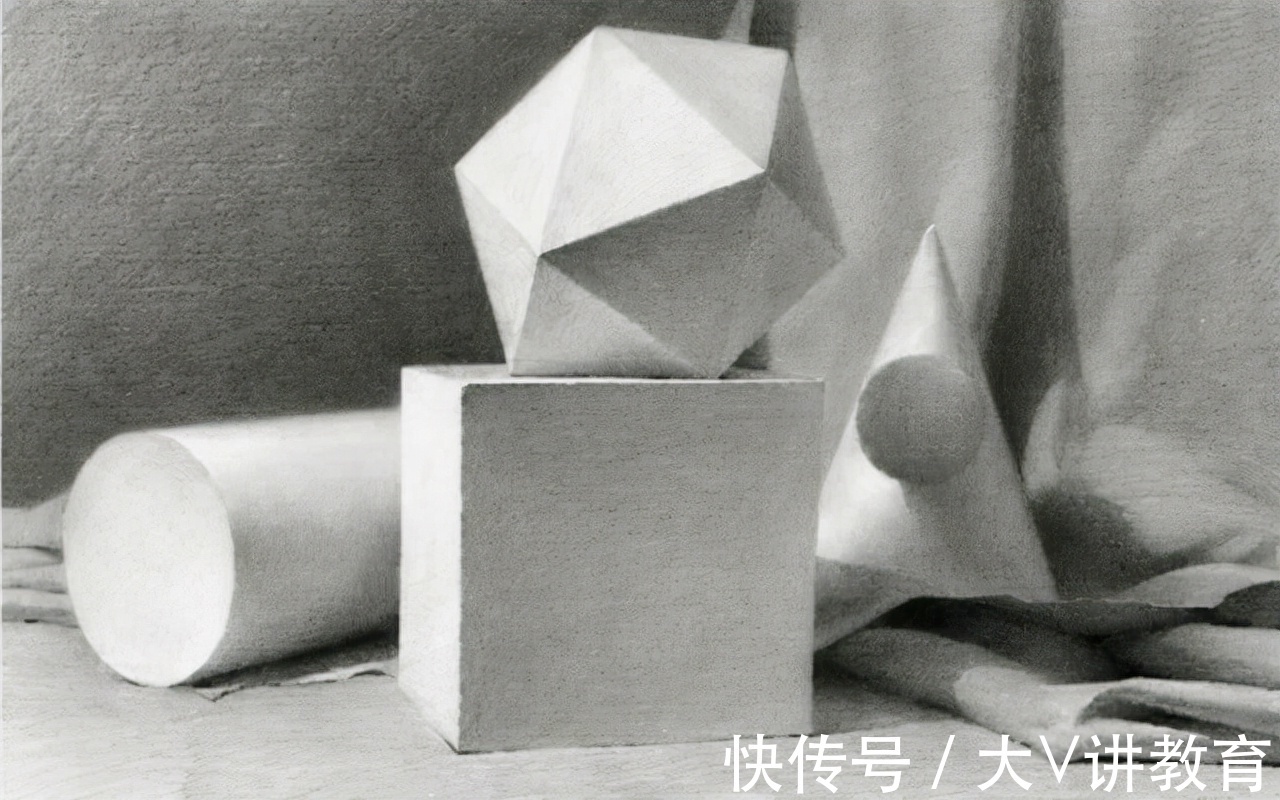 速写$美术生画到一半画风突变，最后作品好似翻车现场，叫人捧腹大笑