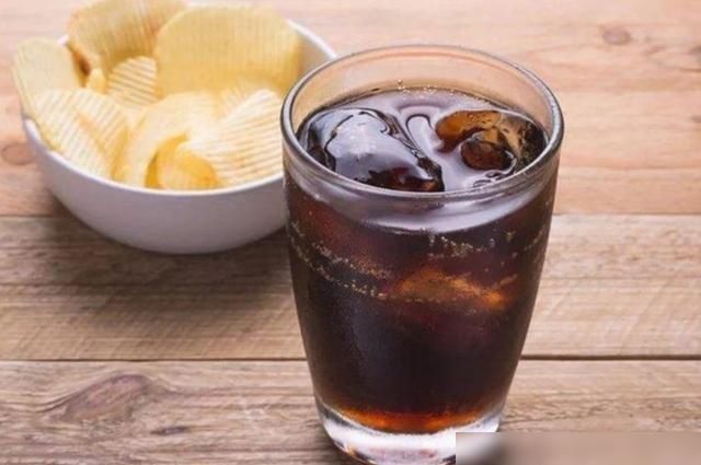 零食|这些黑名单零食,正在将我们的孩子“催熟”,医生快快戒掉吧