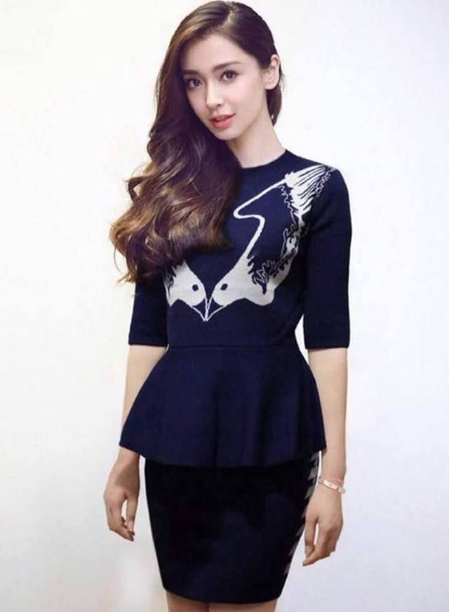 在《王牌》中被迫浇水卸妆，杨颖比王子文更妩媚机智，惹人喜爱！