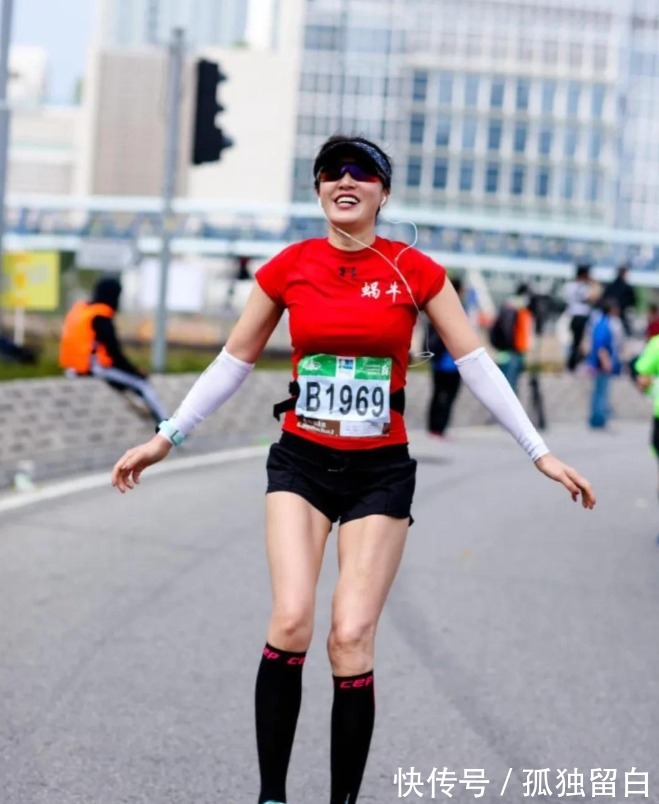 长距|跑者的“共识”:跑长距离手机是“累赘”