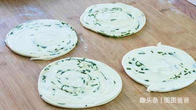 早餐别吃包子馒头了，1块钱饺子皮，5种巧用，美味解馋，孩子最爱