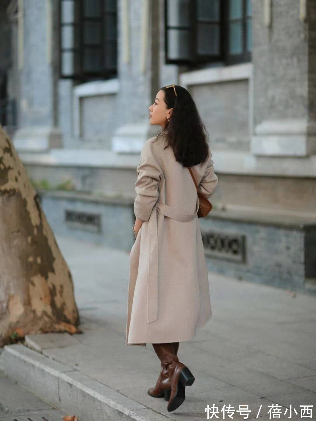 燕麦 女人无论年纪多大,冬季建议多穿这3种颜色大衣,高级洋气又好看