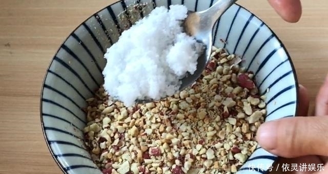 粽叶不要包粽子了,教你懒人做法,软糯香甜,比粽子简单又好吃