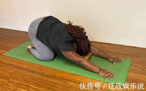 臀部|谁说胖子不能练瑜伽？这套肩颈瑜伽序列，专门针对肥胖体质！