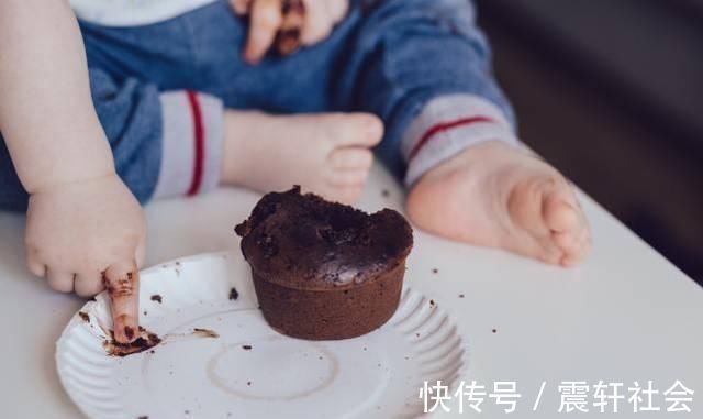 大脑|这样吃宝宝只会越来越笨，影响宝宝脑部发育的五大饮食习惯