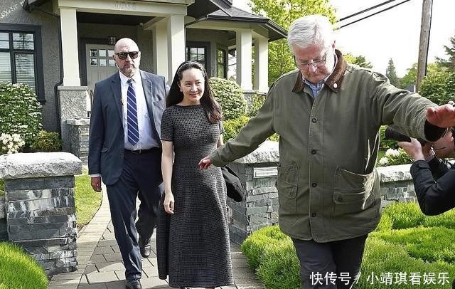 裙装|真正大气的女人,裙子下面不会配凉鞋,不得体!看孟晚舟就知道了