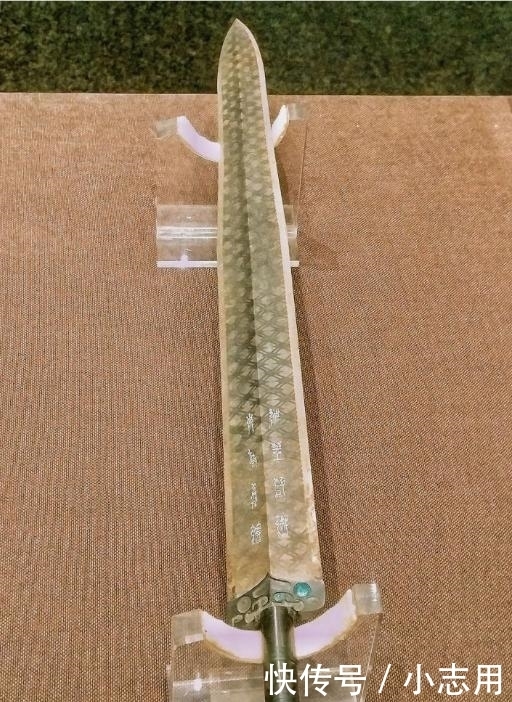 母猴|"1个杯子卖了2亿,2只猴子卖了3亿,这个瓶子卖了5亿,网友:值了"