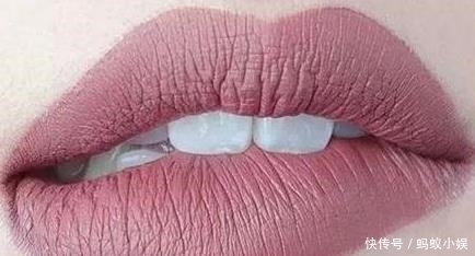 经常涂跟从来不涂口红的人，10年后有什么不同？只想说差别好大！