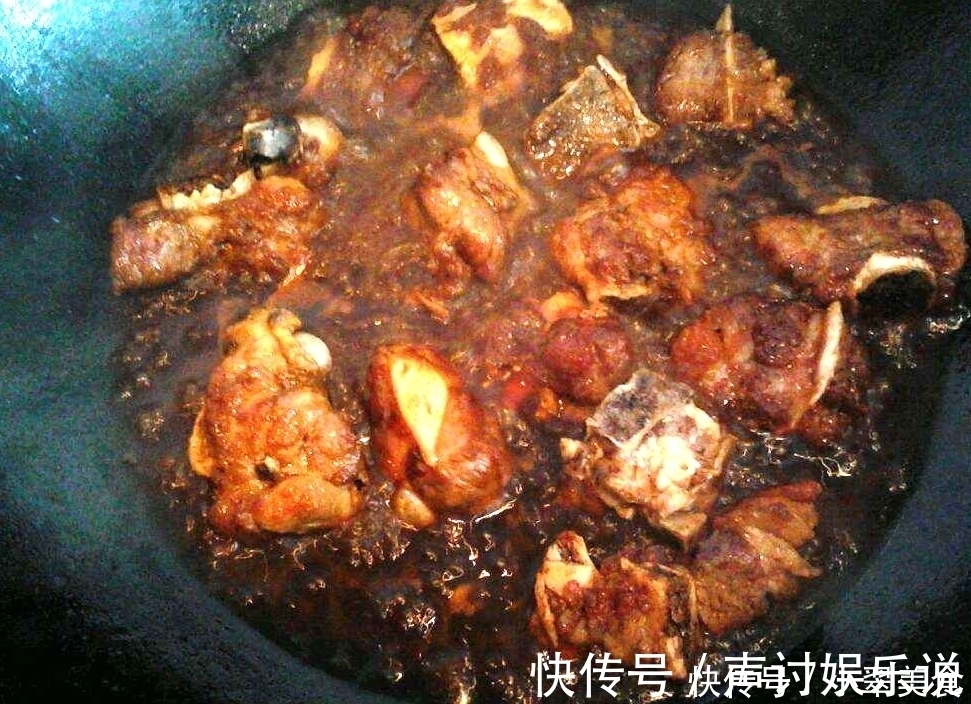红酒|炖排骨时,不要直接加水炖,加点“它”,排骨香气四溢,鲜嫩多汁