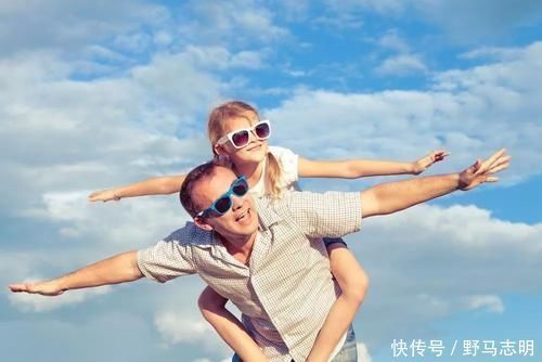 宝娃|“最懒爸爸”走红,为省事用电风扇喂宝宝吃西瓜,网友:大智若愚