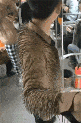 |搞笑GIF:这只蚌成精了